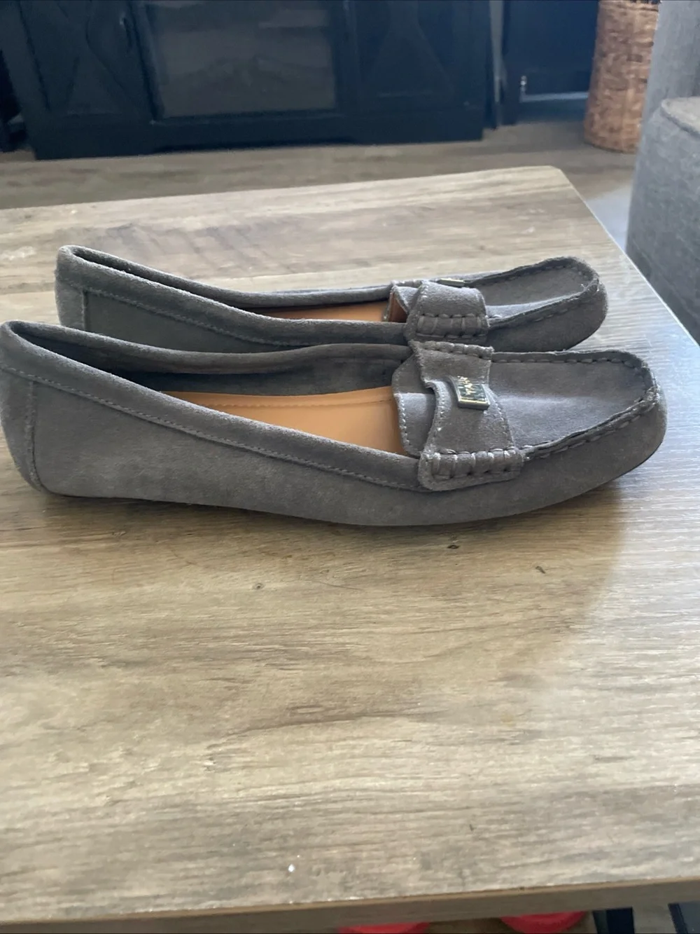 Tahari Marilu Gray suede leather slip on Loafers. Golden logo women’s 8.5 GRYCW